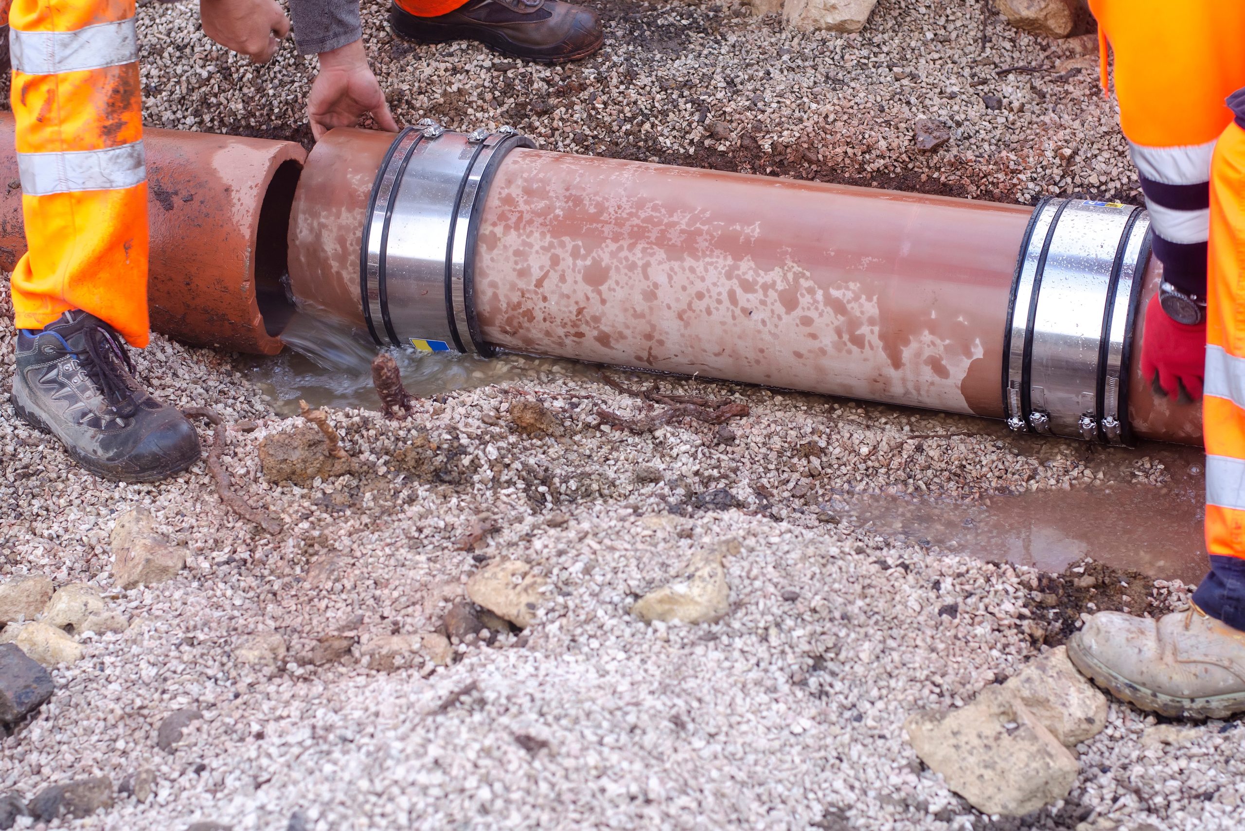 Broken,Drainage,Pipe,Repair,On,Construction,Site